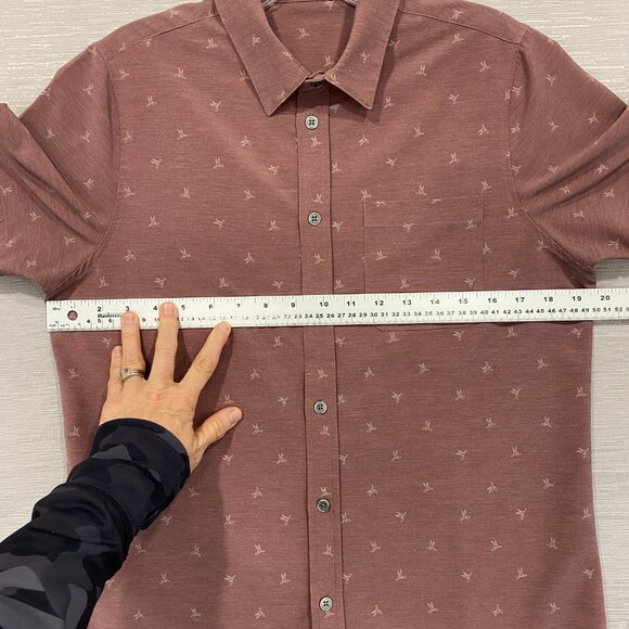 Vuori Shirt Mens Small Red Bridge Button Up Stretch Performance Short Sleeve - Picture 7 of 10